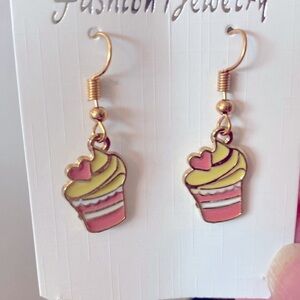 Pink cupcake dangle earrings with a heart on top of cupcake💕